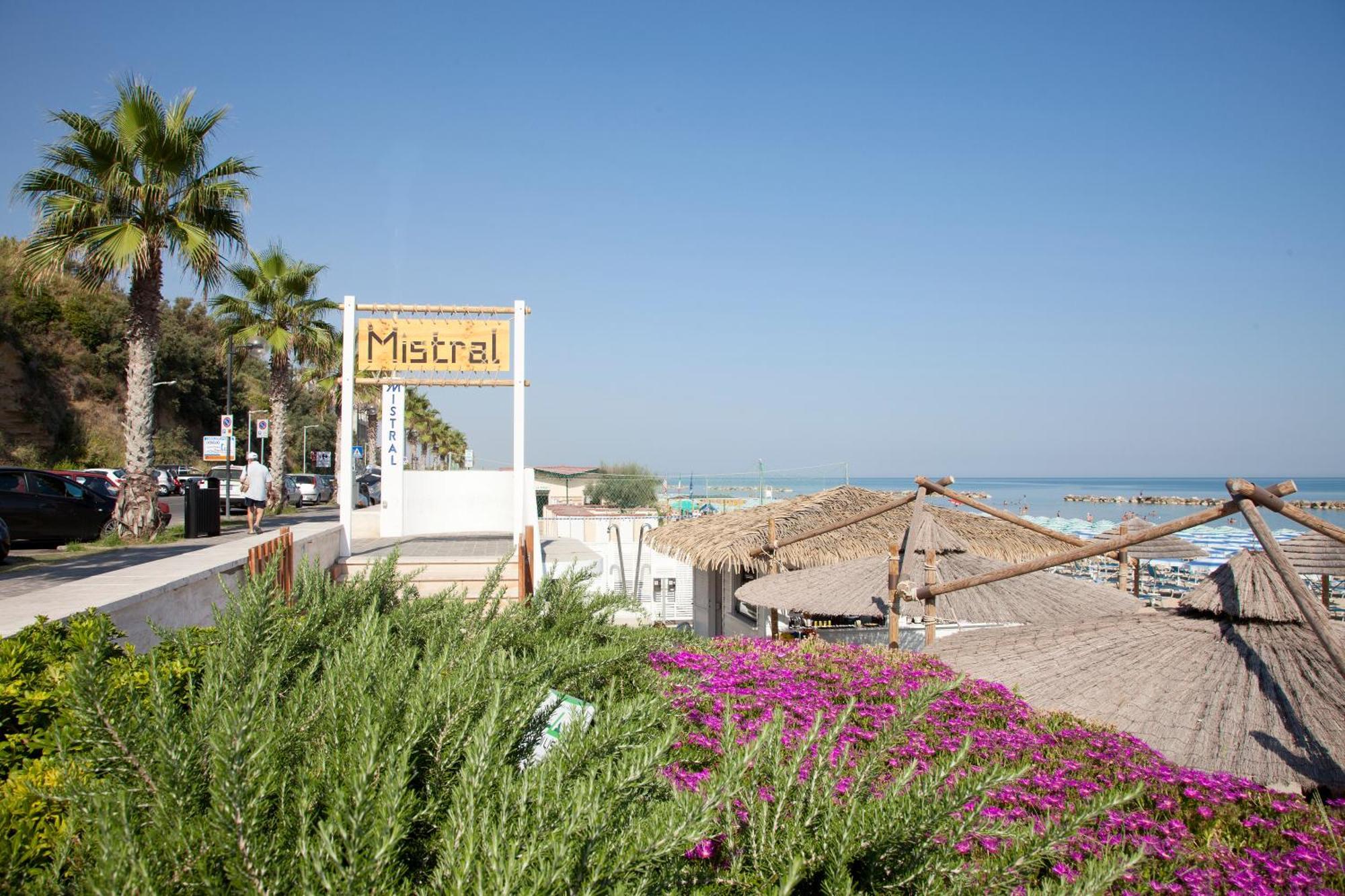 Hotel Mistral 테르몰리 외부 사진
