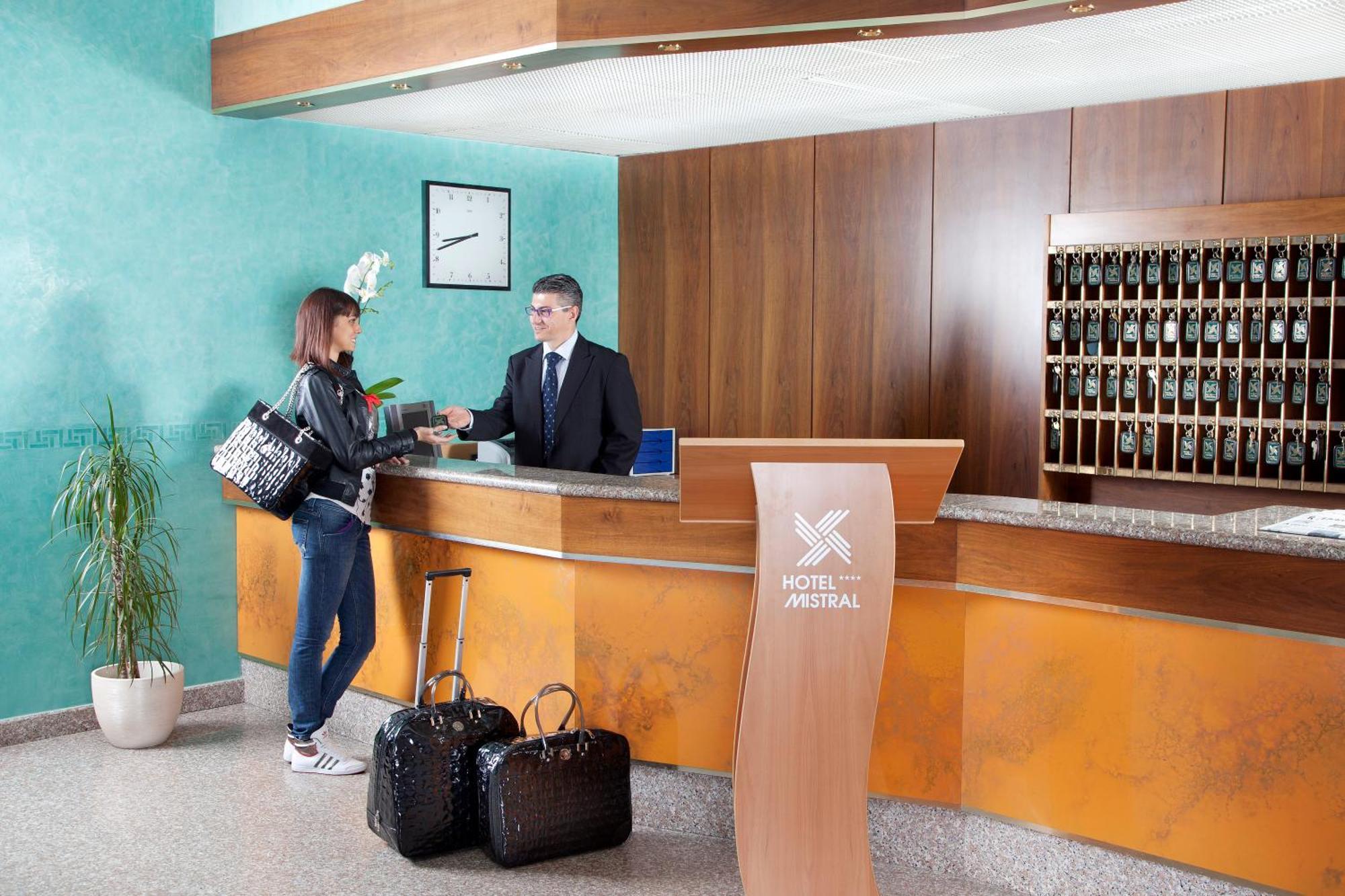 Hotel Mistral 테르몰리 외부 사진